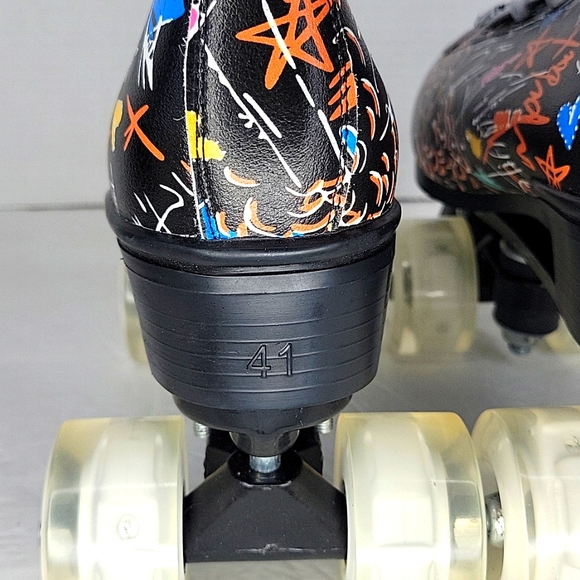 Skates - Picture 5 of 7